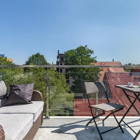 Premium Lissa By Renters