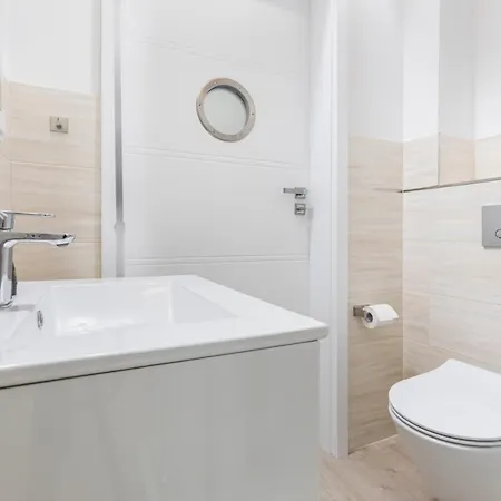 Premium Lissa By Renters *